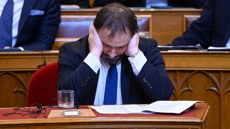 Magyar Péter elképesztő ankarai sarca: a hadseregre megy a pénz, Kármán András beleszédült a matekba