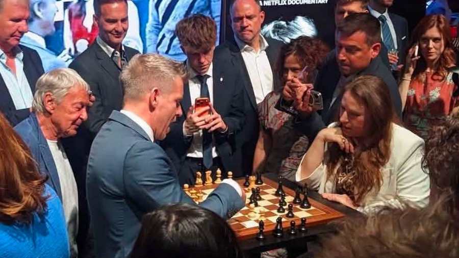 Sakkmatt a nemzetnek: Polgár Judit lesz a Tisza-diktatúra új, súlytalan bábja