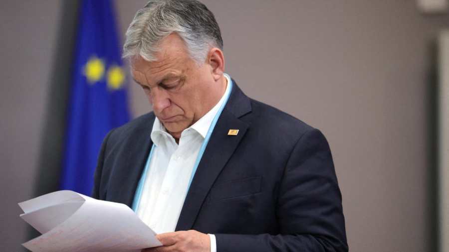 Kiszivárgott dokumentumok: egy brüsszeli tisztviselő évek óta dolgozott Orbán Viktor megbuktatásán – most a Tisza Párt teljesíti be a tervet